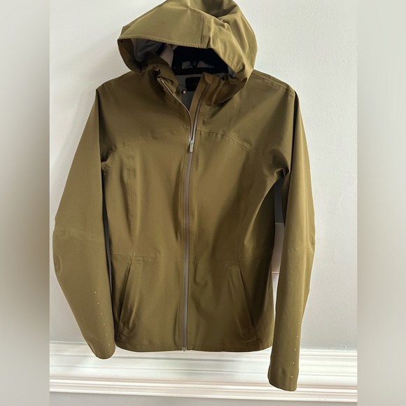 Lululemon Rain Rival jacket - Picture 8 of 16